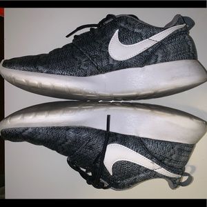 Nike Shoes - Grey pattern Nike Roshe One Nike Shoes - Grey pattern Nike Roshe One